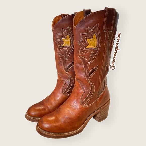 VINTAGE Frye Floral Inlay Cognac Boho Leather Chunky Heel Pull On Campus Boot - Picture 5 of 11